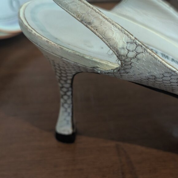 Manolo Blahnik Carolynne 90 Slingback Pumps - Picture 5 of 8